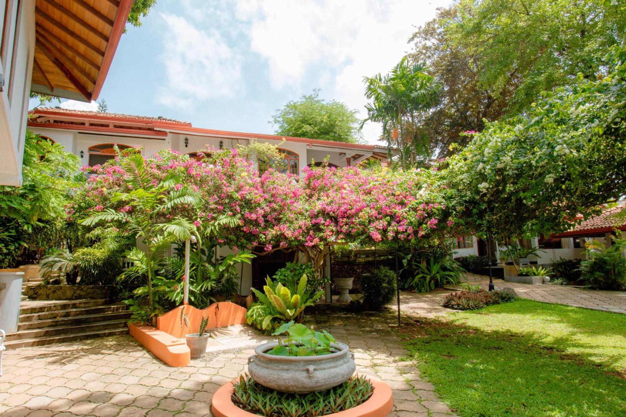 Ayubowan Swiss Lanka Bungalow Resort ベントータ エクステリア 写真
