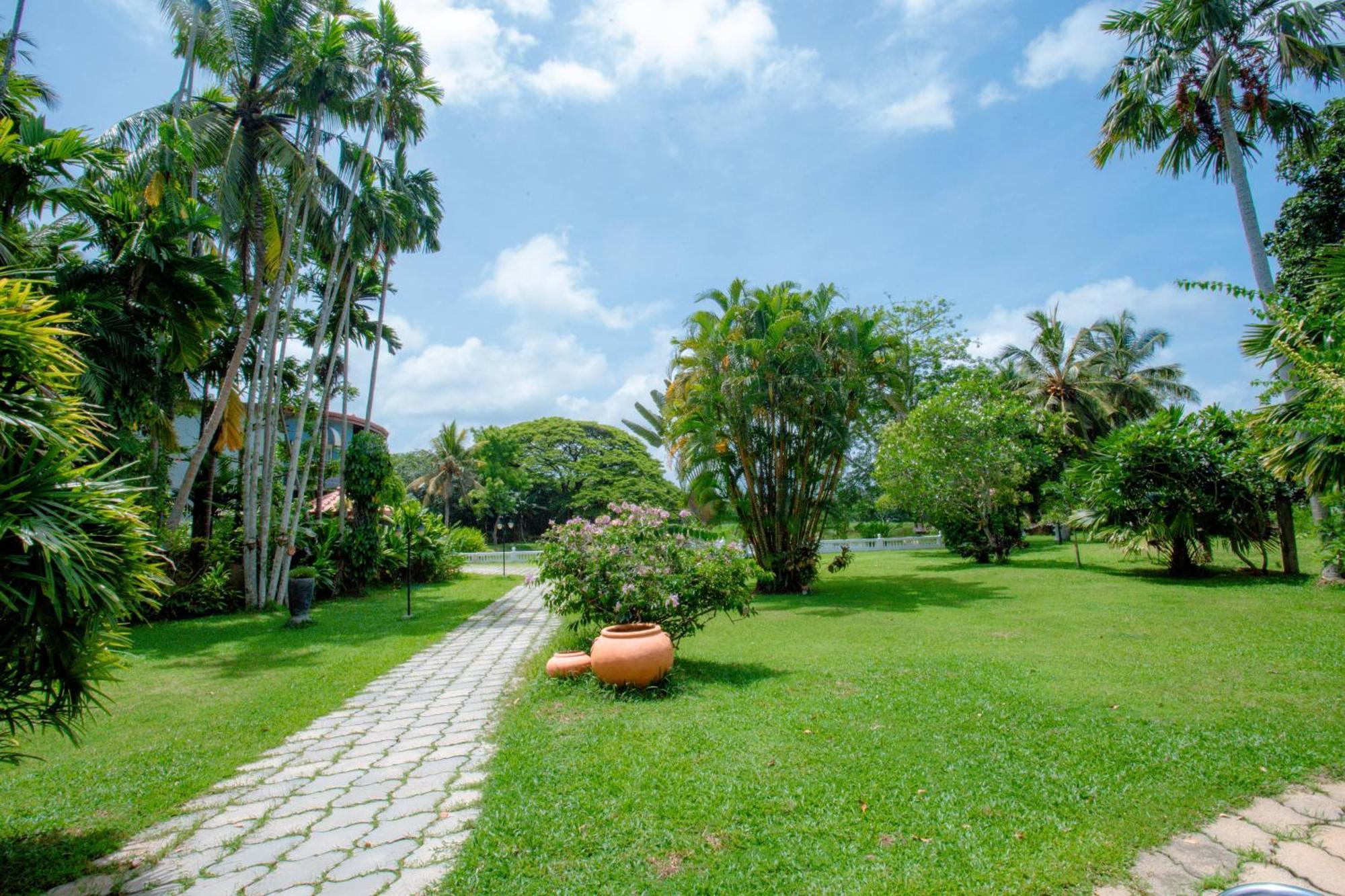 Ayubowan Swiss Lanka Bungalow Resort ベントータ エクステリア 写真