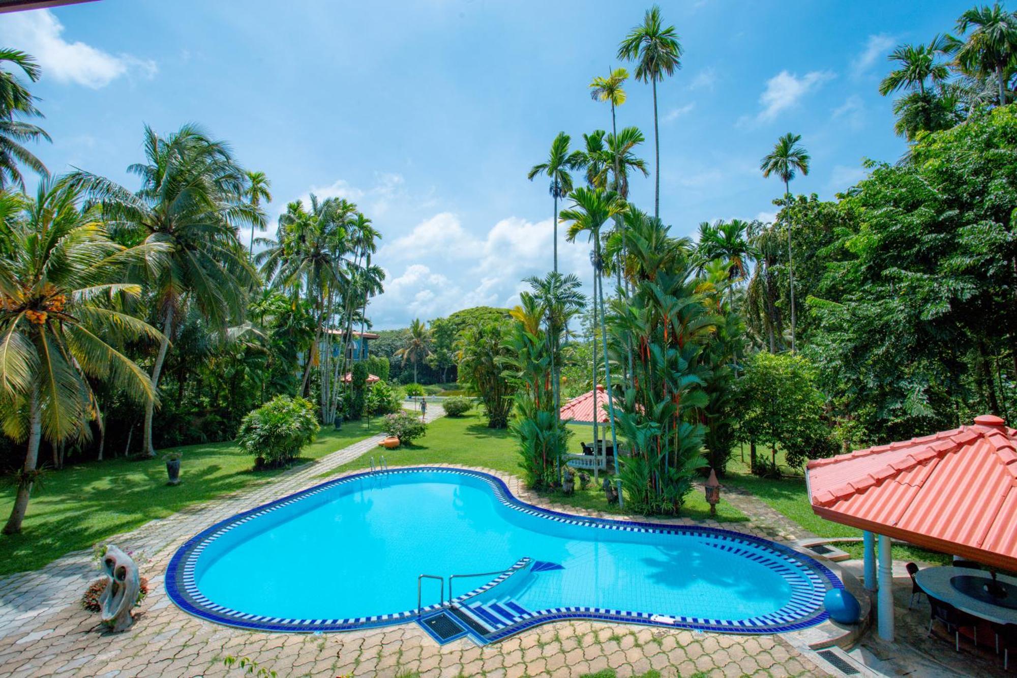 Ayubowan Swiss Lanka Bungalow Resort ベントータ エクステリア 写真
