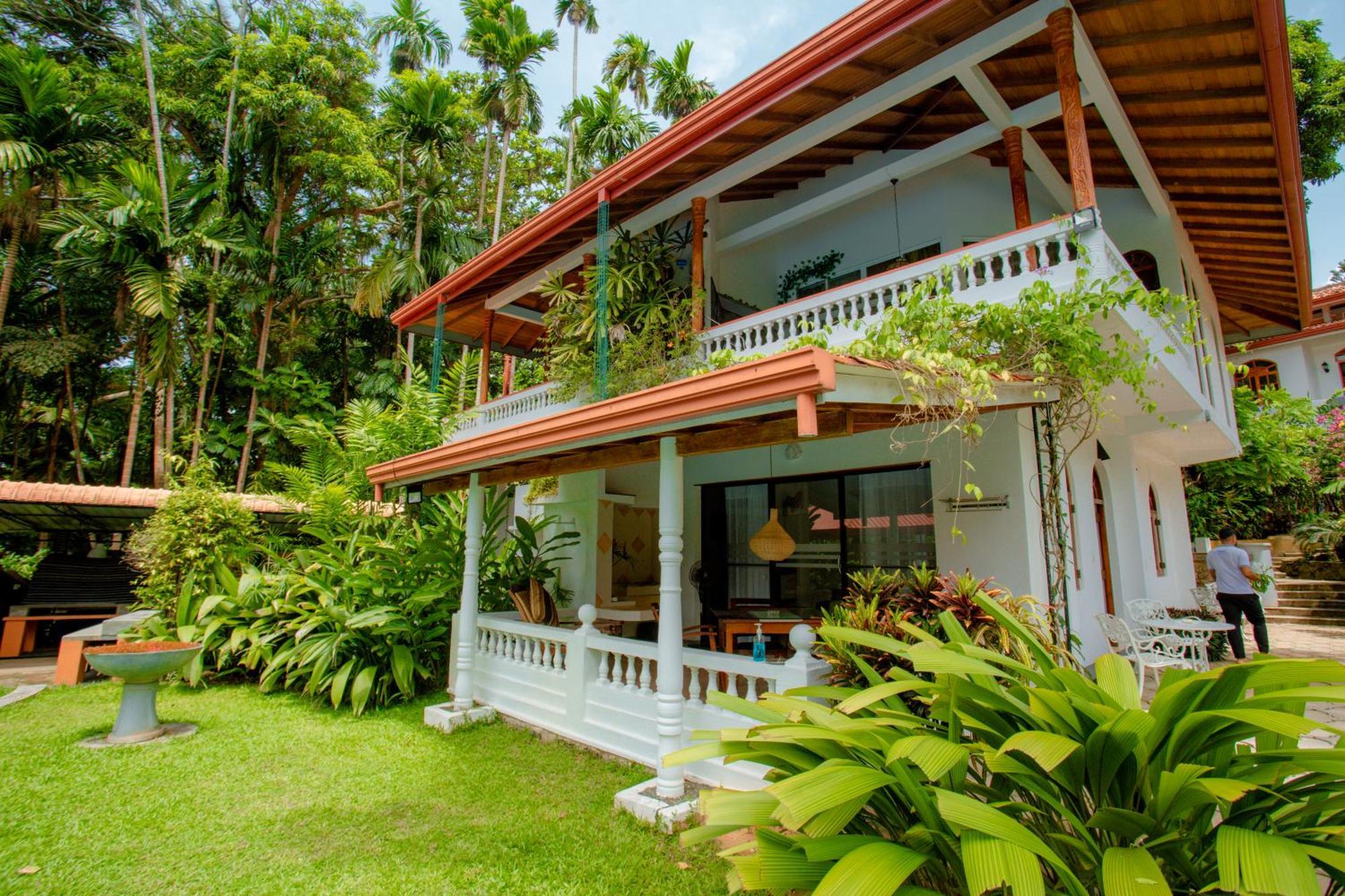 Ayubowan Swiss Lanka Bungalow Resort ベントータ エクステリア 写真