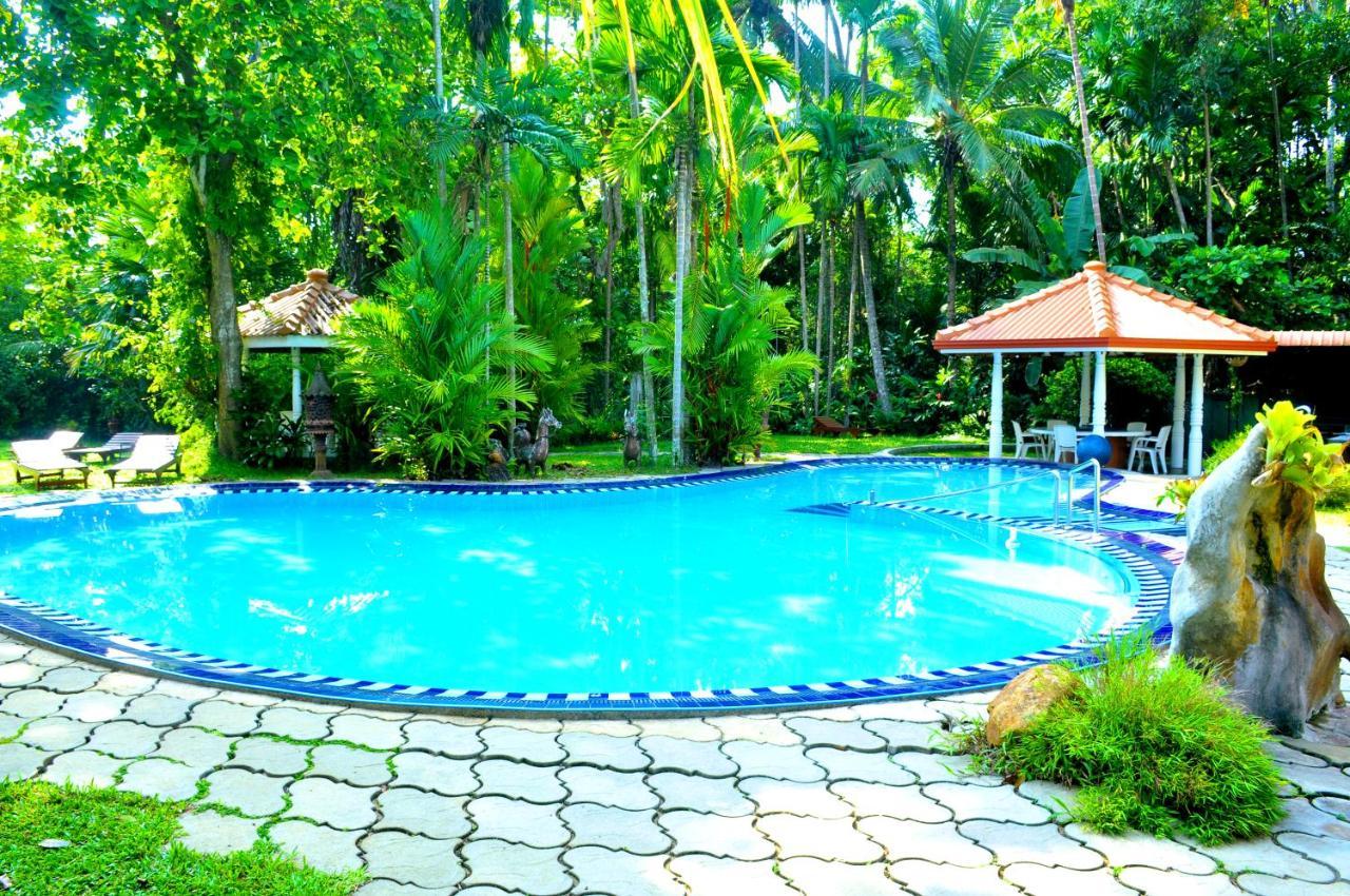 Ayubowan Swiss Lanka Bungalow Resort ベントータ エクステリア 写真