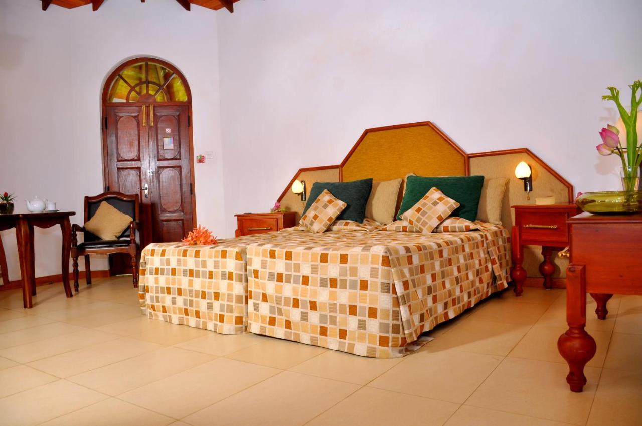 Ayubowan Swiss Lanka Bungalow Resort ベントータ エクステリア 写真